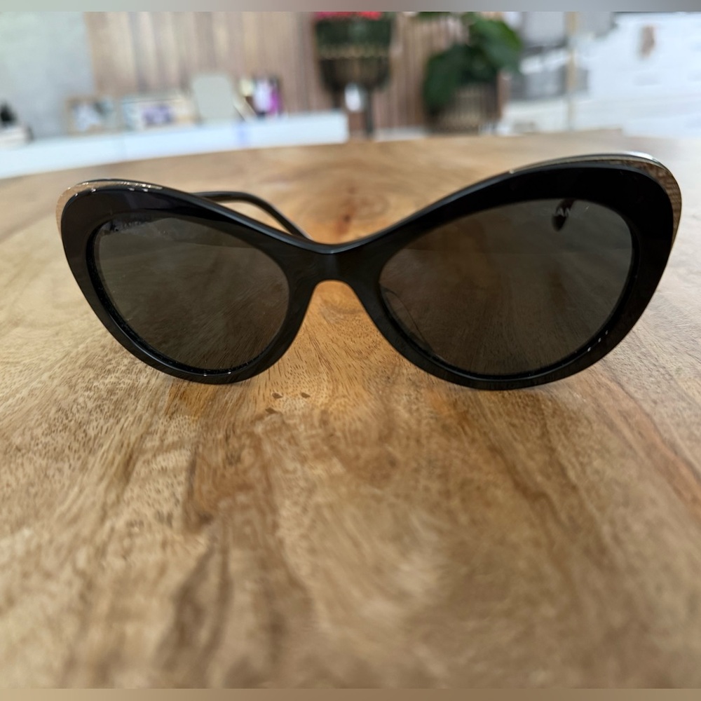 Chanel sunglasses come with box